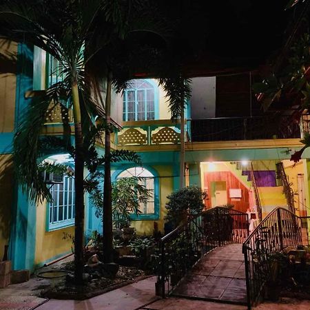 Colors Boutique Hostel Puerto Princesa Exteriör bild