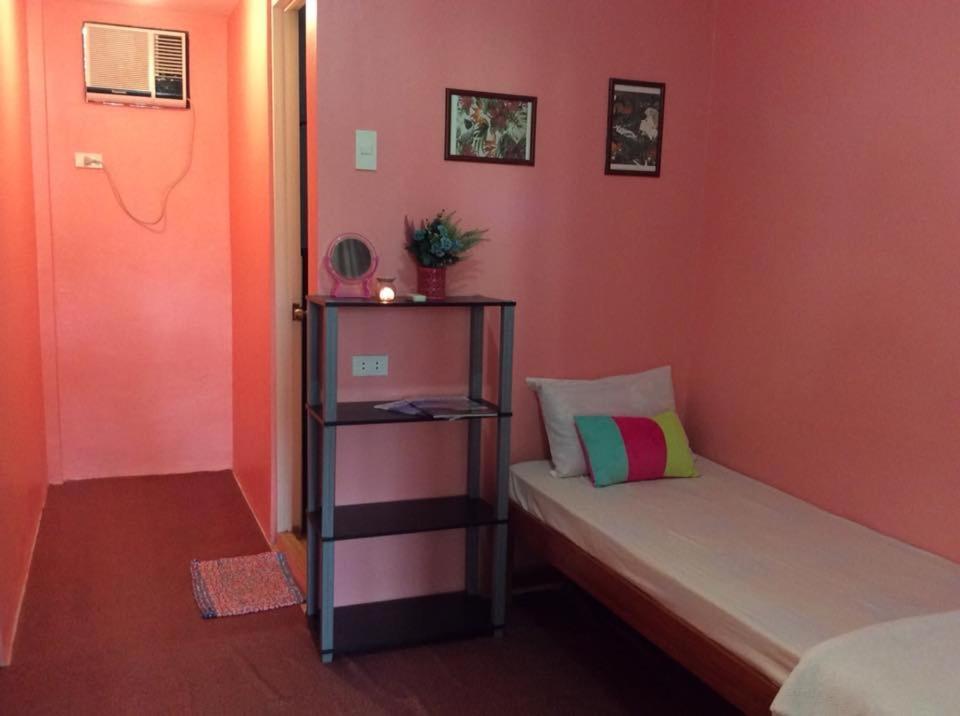 Colors Boutique Hostel Puerto Princesa Exteriör bild