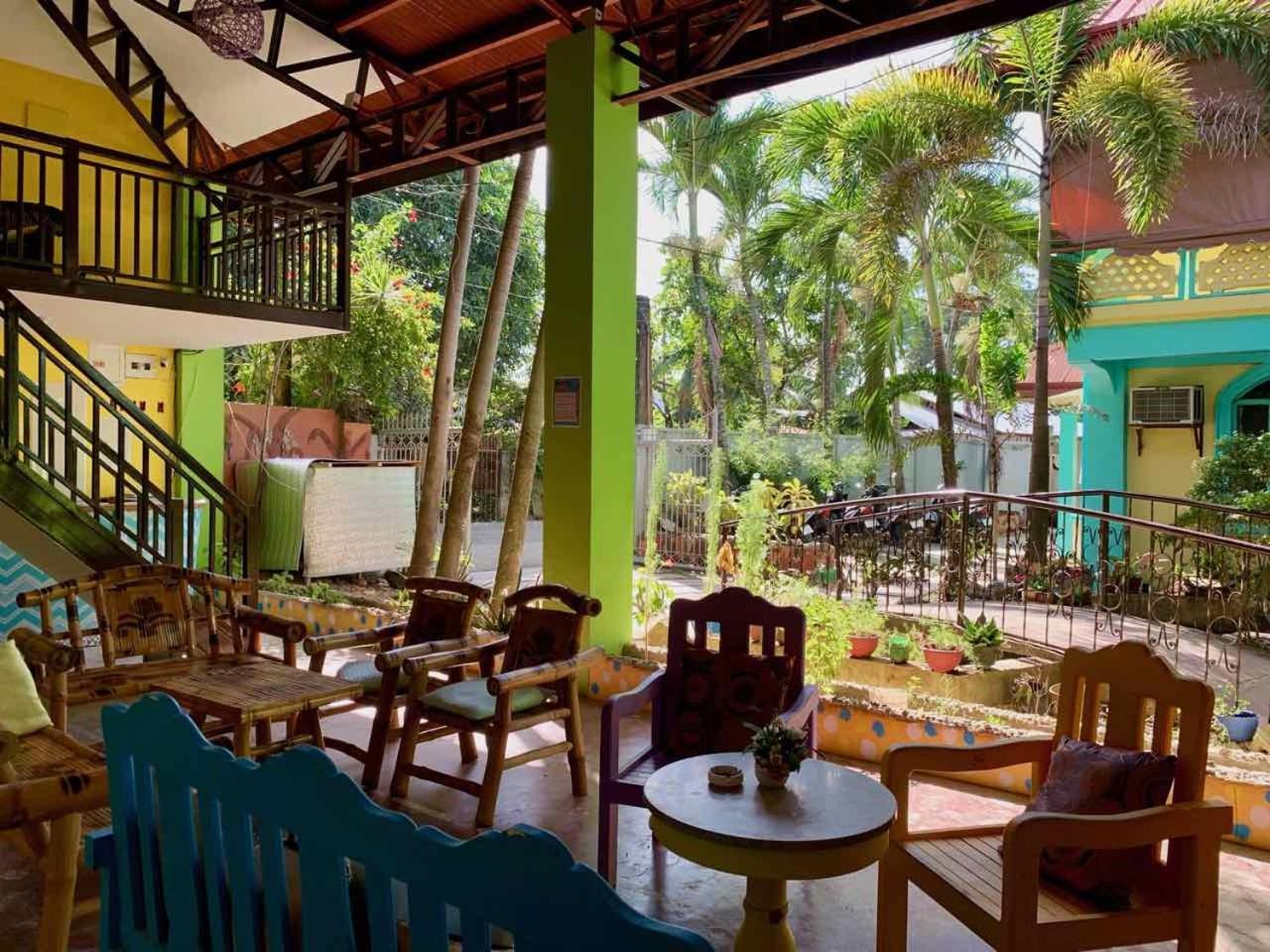 Colors Boutique Hostel Puerto Princesa Exteriör bild